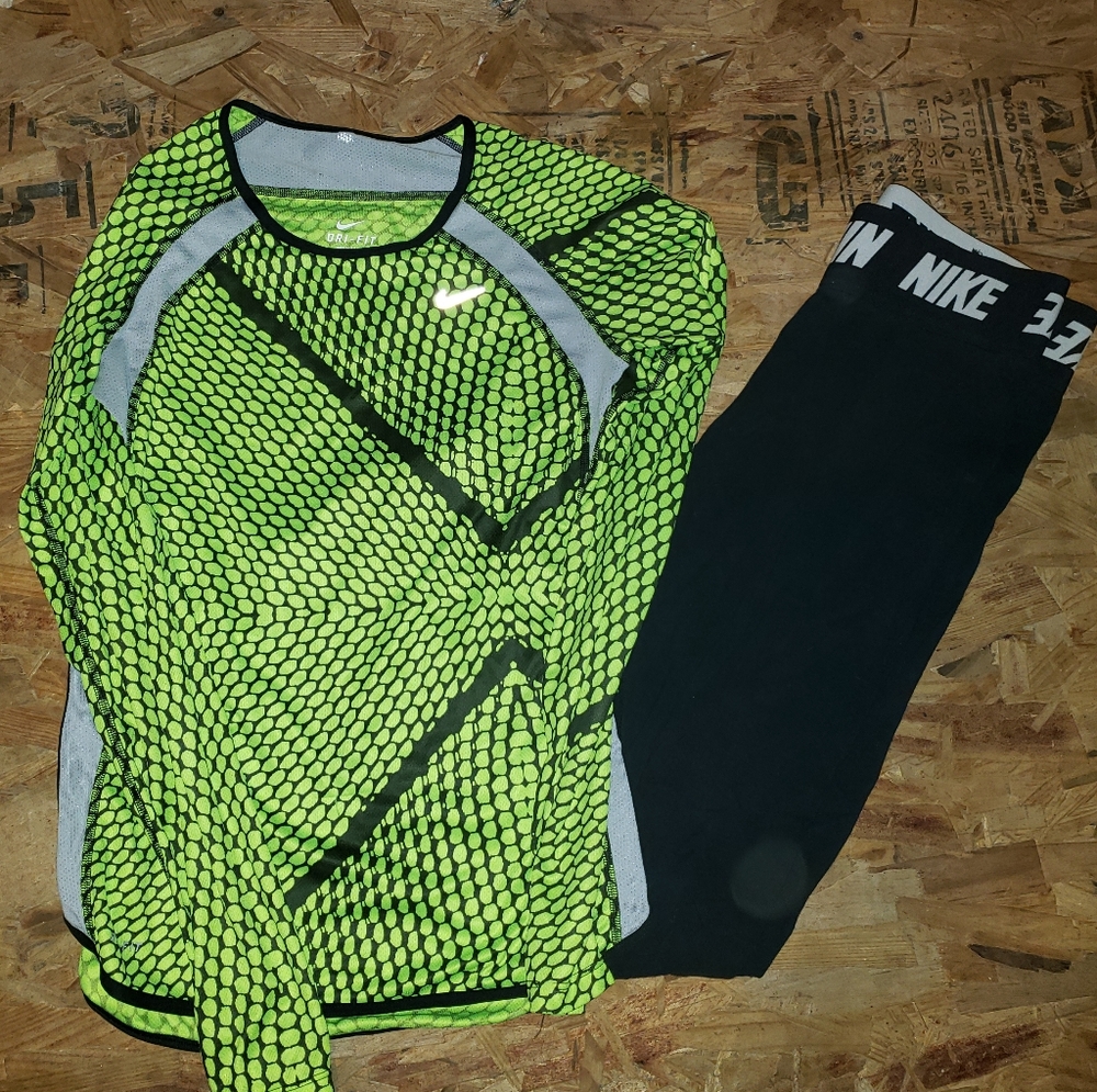 Xsmall Nike Dry fit long sleeve shirt and black leggings good condition